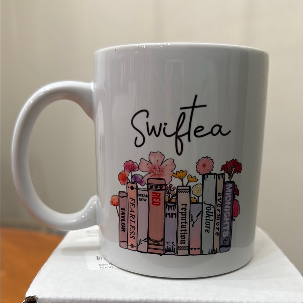 Swiftea White Mug with Floral Design